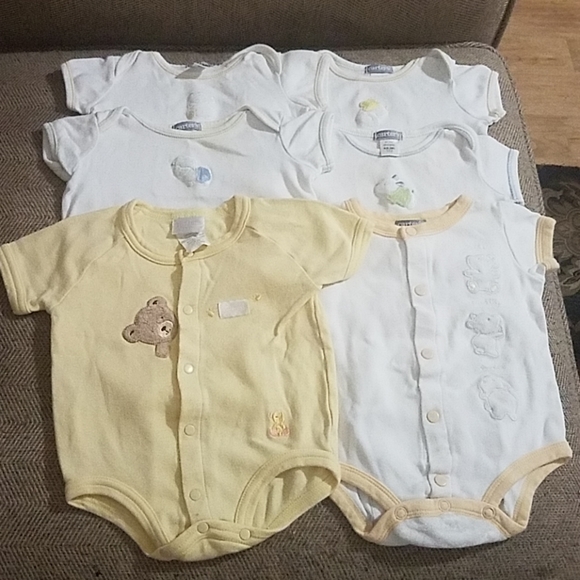 🏖Carter's 0-3mo baby onesies - Picture 1 of 4